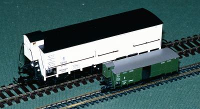 Comparison between H0 and N scale freight vans