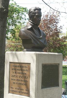 photo of Simon Bolivar statue